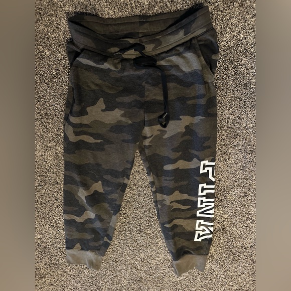 Victoria’s Secret Pink Camo Sweats - Picture 1 of 1